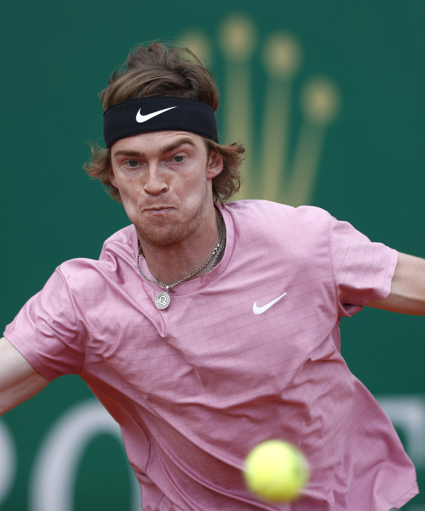 还在场上串 还在场上串