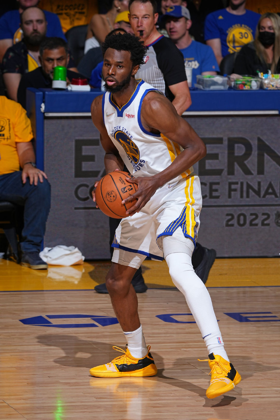 间存在空隙 间存在空隙