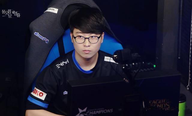 AG、KSG赛前预测：刺痛瓶子等15人支持红队，仅YTG落幕一人力挺